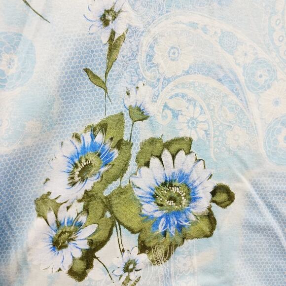 T-Shirt Size 2X Powder Blue Gerbera Daisy Paisley Bloomcore Whimsycore Couquette - Picture 6 of 16